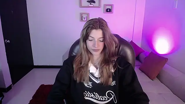 Snapshot of Nora_Vennucci chatting on 13, 12, 2024 Nora Vennucci online show from 13, 12, 2024