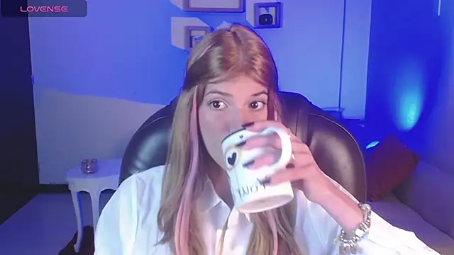 Snapshot of Nora_Vennucci chatting on 6, 1, 2025 Nora Vennucci online show from 6, 1, 2025