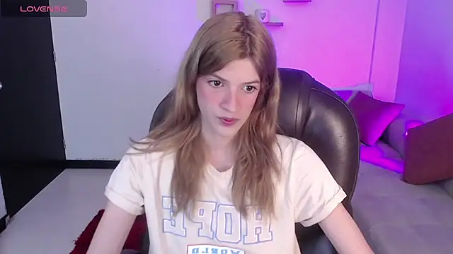 Snapshot of Nora_Vennucci chatting on 2, 2, 2025 Nora Vennucci online show from 2, 2, 2025