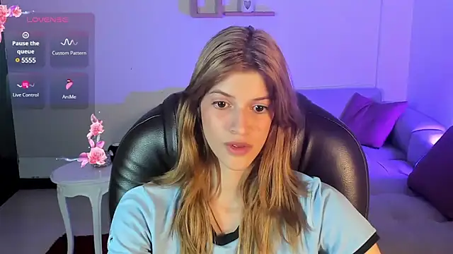 Snapshot of Nora_Vennucci chatting on 8, 2, 2025 Nora Vennucci online show from 8, 2, 2025