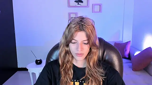 Snapshot of Nora_Vennucci chatting on 11, 2, 2025 Nora Vennucci online show from 11, 2, 2025