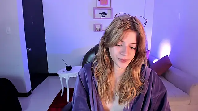 Snapshot of Nora_Vennucci chatting on 12, 2, 2025 Nora Vennucci online show from 12, 2, 2025