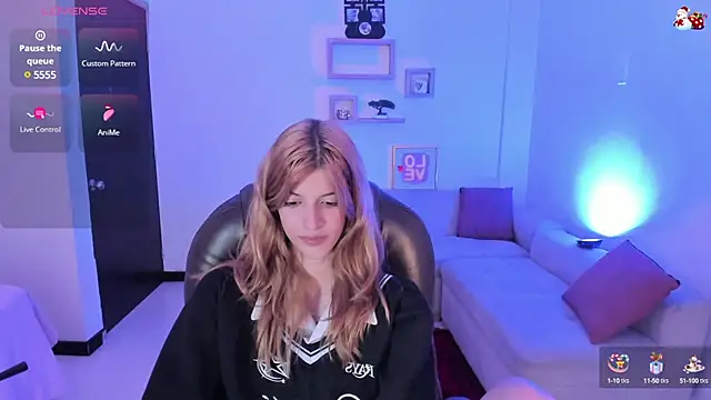 Snapshot of Nora_Vennucci chatting on 21, 2, 2025 Nora Vennucci online show from 21, 2, 2025