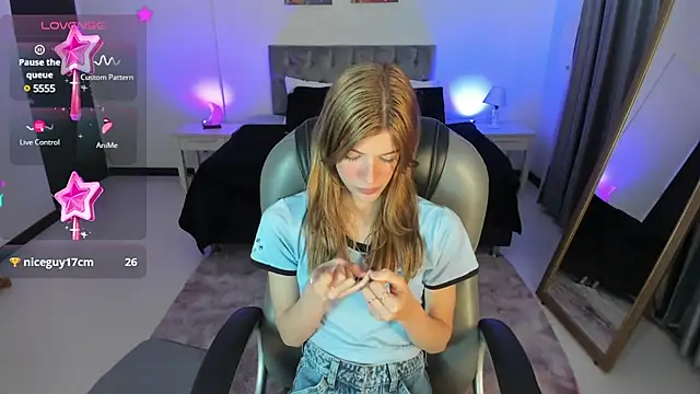 Snapshot of Nora_Vennucci chatting on 4, 3, 2025 Nora Vennucci online show from 4, 3, 2025