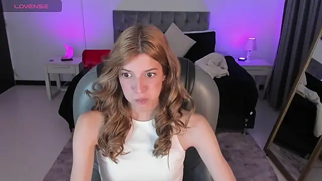 Snapshot of Nora_Vennucci chatting on 8, 3, 2025 Nora Vennucci online show from 8, 3, 2025