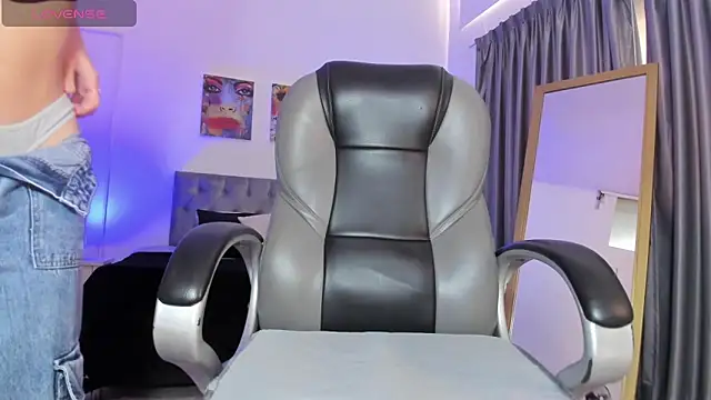 Snapshot of Nora_Vennucci chatting on 9, 3, 2025 Nora Vennucci online show from 9, 3, 2025