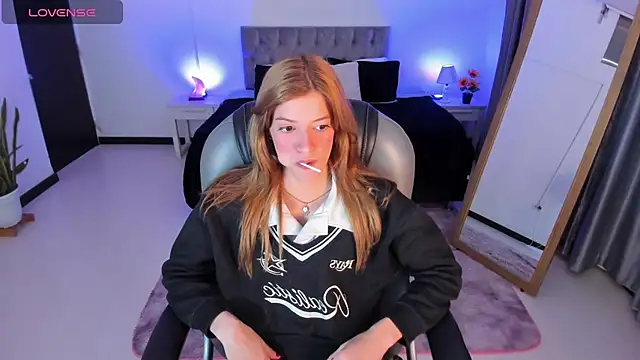 Snapshot of Nora_Vennucci chatting on 21, 3, 2025 Nora Vennucci online show from 21, 3, 2025