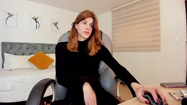 Snapshot of Nora_Vennucci chatting on 9, 9, 2025 Nora Vennucci online show from 9, 9, 2025