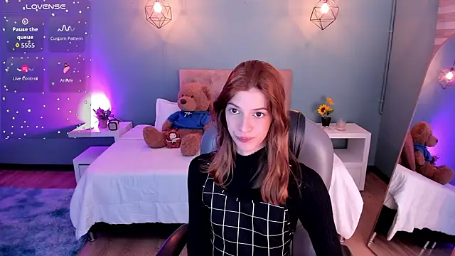 Snapshot of Nora_Vennucci chatting on 10, 9, 2025 Nora Vennucci online show from 10, 9, 2025