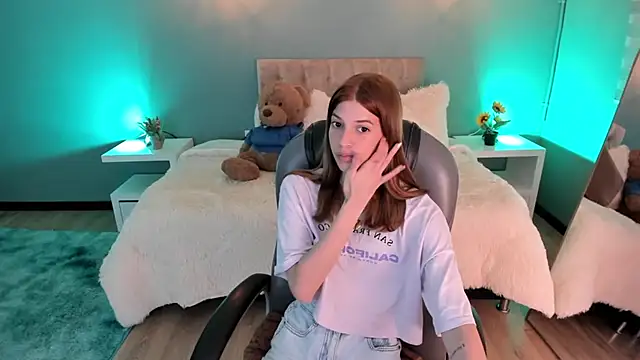 Snapshot of Nora_Vennucci chatting on 7, 10, 2025 Nora Vennucci online show from 7, 10, 2025