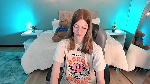 Snapshot of Nora_Vennucci chatting on 10, 10, 2025 Nora Vennucci online show from 10, 10, 2025