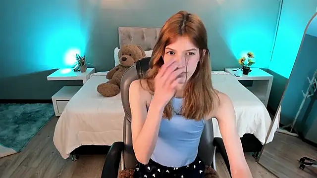 Snapshot of Nora_Vennucci chatting on 25, 11, 2025 Nora Vennucci online show from 25, 11, 2025