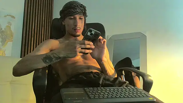 Snapshot of rafael_stone chatting on 4, 3, 2025 rafael stone online show from 4, 3, 2025