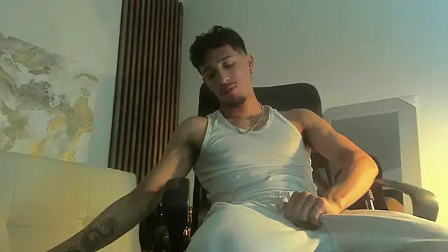 Snapshot of rafael_stone chatting on 6, 3, 2025 rafael stone online show from 6, 3, 2025