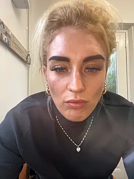 Snapshot of Barbie_26 chatting on 4, 12, 2025 Barbie 26 online show from 4, 12, 2025