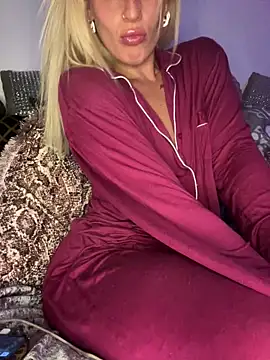 Snapshot of Barbie_26 chatting on 13, 12, 2025 Barbie 26 online show from 13, 12, 2025