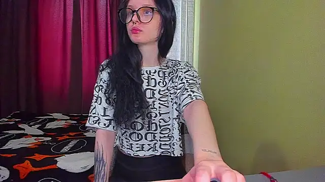 Snapshot of Hi_Kitti chatting on 11, 3, 2025 Hi Kitti online show from 11, 3, 2025