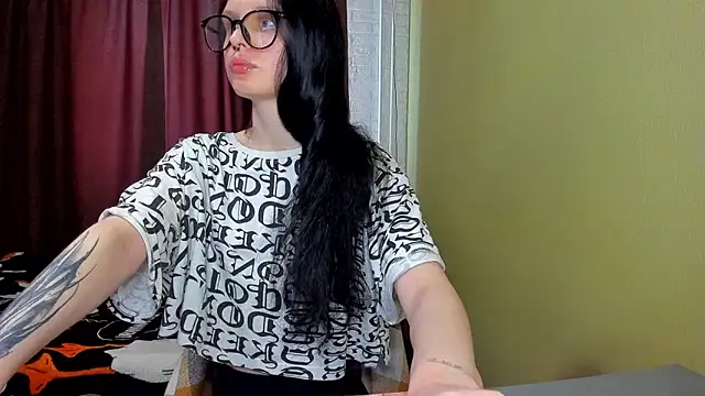 Snapshot of Hi_Kitti chatting on 11, 3, 2025 Hi Kitti online show from 11, 3, 2025