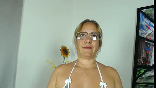 Snapshot of Iivana_19 chatting on 17, 2, 2025 Iivana 19 online show from 17, 2, 2025