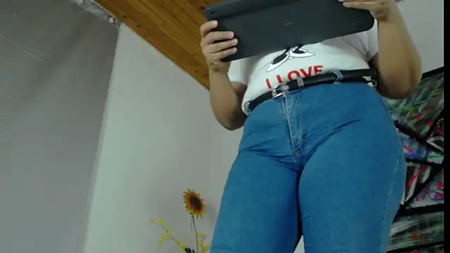 Snapshot of Iivana_19 chatting on 20, 2, 2025 Iivana 19 online show from 20, 2, 2025