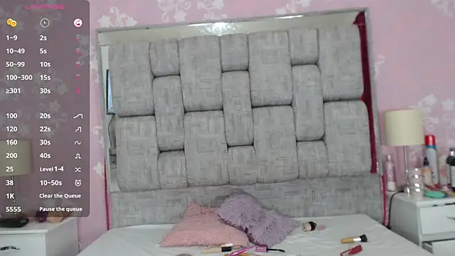 Snapshot of KarinaSimonz chatting on 14, 12, 2024 KarinaSimonz online show from 14, 12, 2024