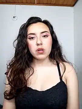 Snapshot of Emi_chik chatting on 5, 12, 2024 Emi chik online show from 5, 12, 2024