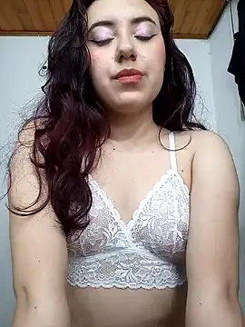 Snapshot of Emi_chik chatting on 12, 1, 2025 Emi chik online show from 12, 1, 2025