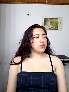 Snapshot of Emi_chik chatting on 16, 1, 2025 Emi chik online show from 16, 1, 2025