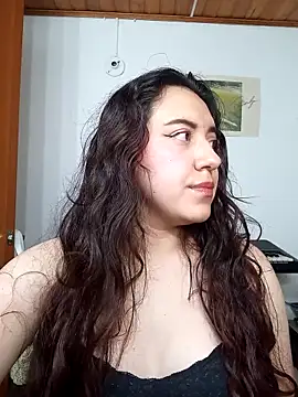 Snapshot of Emi_chik chatting on 11, 9, 2025 Emi chik online show from 11, 9, 2025