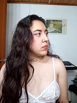 Snapshot of Emi_chik chatting on 13, 9, 2025 Emi chik online show from 13, 9, 2025