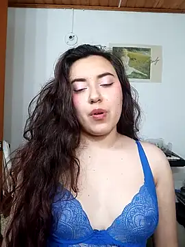 Snapshot of Emi_chik chatting on 21, 9, 2025 Emi chik online show from 21, 9, 2025