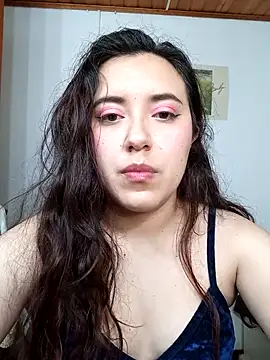 Snapshot of Emi_chik chatting on 22, 10, 2025 Emi chik online show from 22, 10, 2025