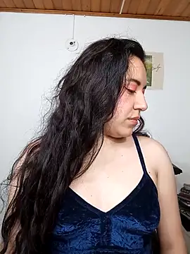 Snapshot of Emi_chik chatting on 14, 11, 2025 Emi chik online show from 14, 11, 2025