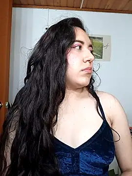 Snapshot of Emi_chik chatting on 21, 11, 2025 Emi chik online show from 21, 11, 2025