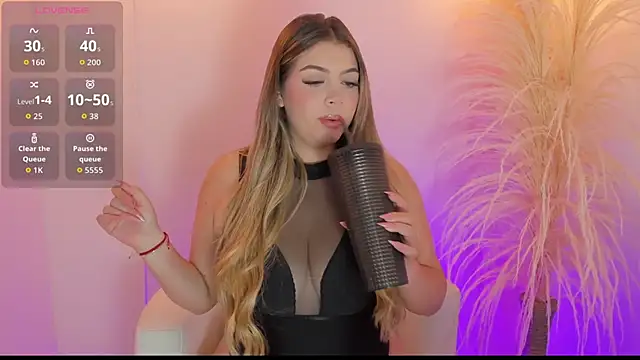 Snapshot of thaliafox_ chatting on 24, 9, 2025 thaliafox  online show from 24, 9, 2025