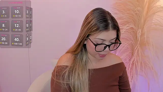 thaliafox  online show from 30, 4, 2026