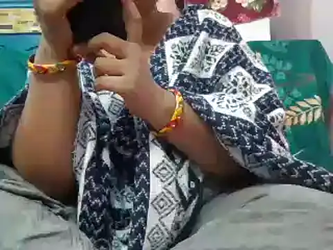 Snapshot of naina-80 chatting on 11, 1, 2025 naina-80 online show from 11, 1, 2025