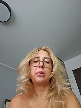 Snapshot of MariaRichi_ chatting on 10, 1, 2026 MariaRichi online show from 10, 1, 2026