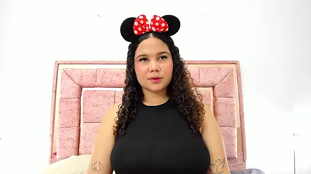 zoee lovv online show from 11, 1, 2025