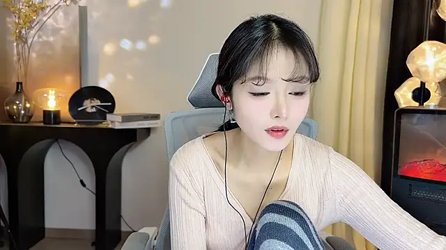 xiaodaibabyy online show from 4, 2, 2025