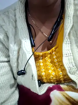 Snapshot of lovelyruhi chatting on 6, 1, 2025 lovelyruhi online show from 6, 1, 2025