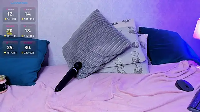 Snapshot of Caroline_dh chatting on 4, 2, 2025 Caroline dh online show from 4, 2, 2025