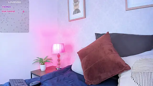 Snapshot of Caroline_dh chatting on 16, 9, 2025 Caroline dh online show from 16, 9, 2025