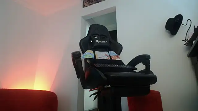 Madame Shein  online show from 28, 2, 2025