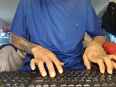 Snapshot of Edward_Milleer chatting on 17, 12, 2025 Edward Milleer online show from 17, 12, 2025