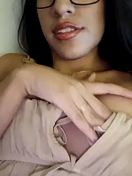 Snapshot of AleFantasy0001 chatting on 4, 3, 2025 AleFantasy0001 online show from 4, 3, 2025