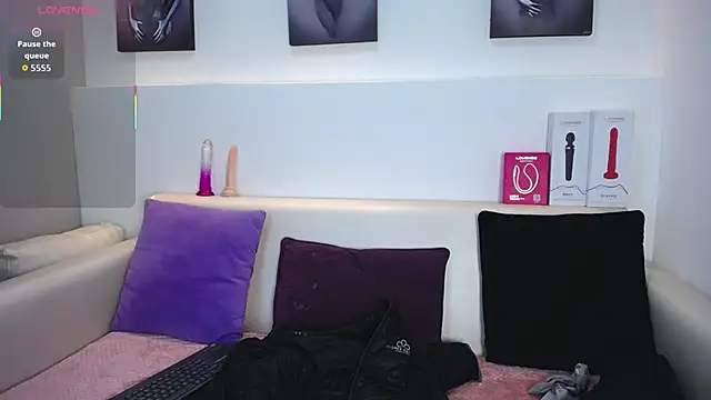 Melodi Roux online show from 9, 1, 2026