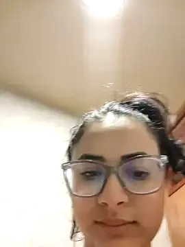 Snapshot of aleejhandraa chatting on 23, 10, 2025 aleejhandraa online show from 23, 10, 2025