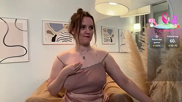 Lella Ryann  online show from 18, 10, 2025