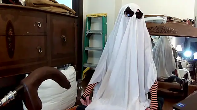 Snapshot of MaxJr8008 chatting on 30, 10, 2025 MaxJr8008 online show from 30, 10, 2025